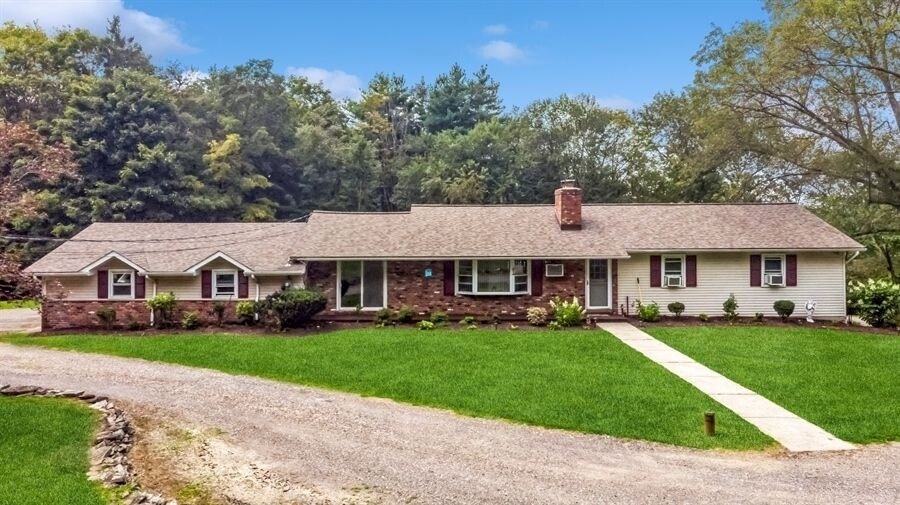 More Photos Of 109-111 N Cross Rd, Lagrangeville Veterinarian Kennel For Sale
