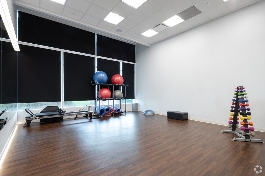 More Photos Of 2000 S Colorado Blvd, Denver Office Residential For Lease