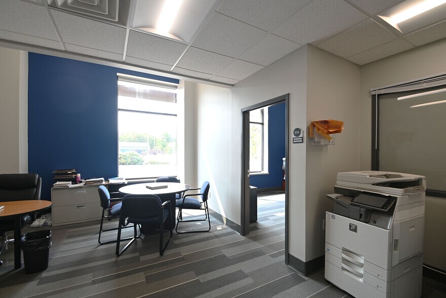 More Photos Of 1730 W North Ave, Milwaukee Medical For Sale