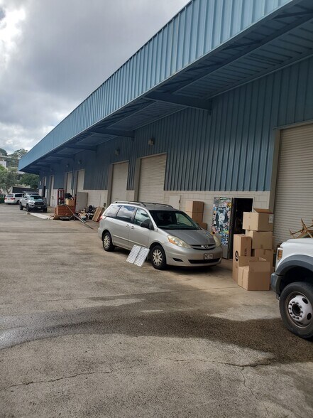 More Photos Of 99-048 Koaha Way, Aiea Warehouse For Lease