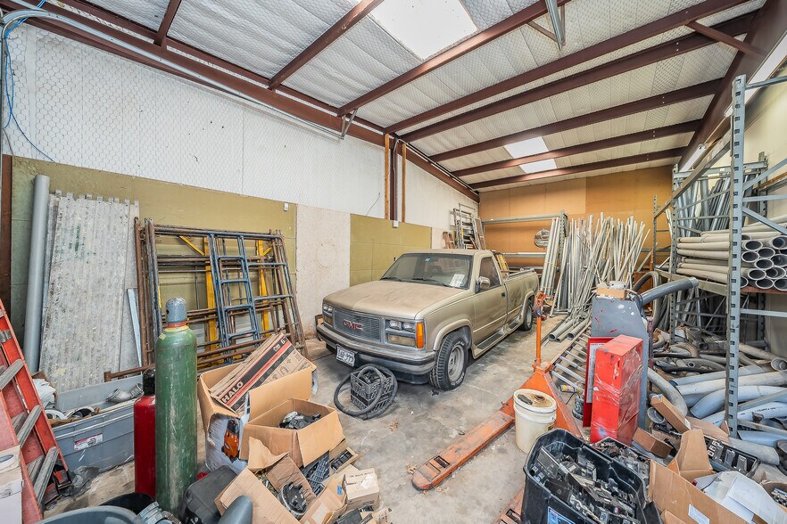 More Photos Of 424 S Bryan Belt Line Rd, Mesquite Flex For Sale