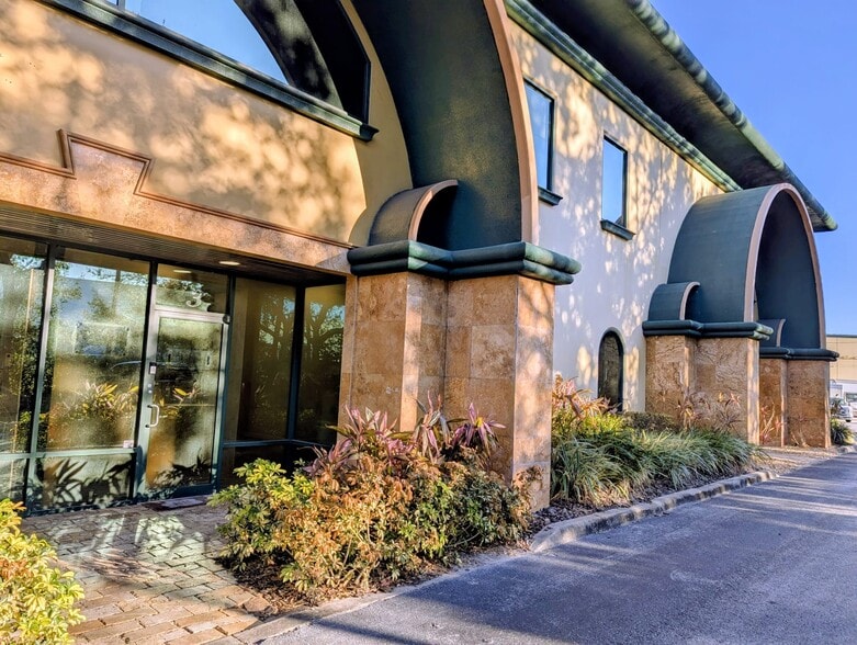 Primary Photo Of 6979 Kingspointe Pky, Orlando Flex For Lease