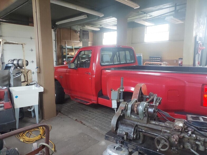 More Photos Of 16 Flanders Rd, Netcong Specialty For Sale