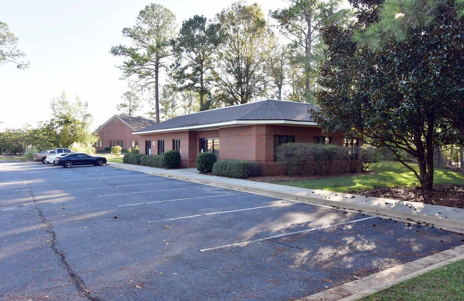 More Photos Of 2411 Westgate Dr, Albany Office For Lease