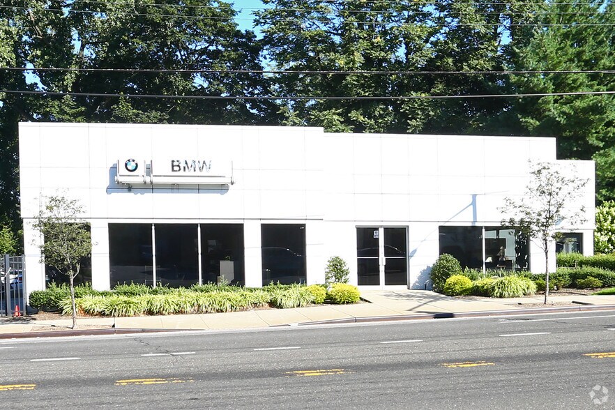 More Photos Of 24721 Northern Blvd, Little Neck Auto Dealership For Lease