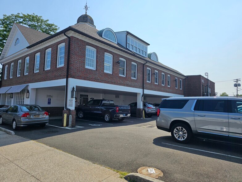 More Photos Of 1552 Post Rd, Fairfield Freestanding For Lease