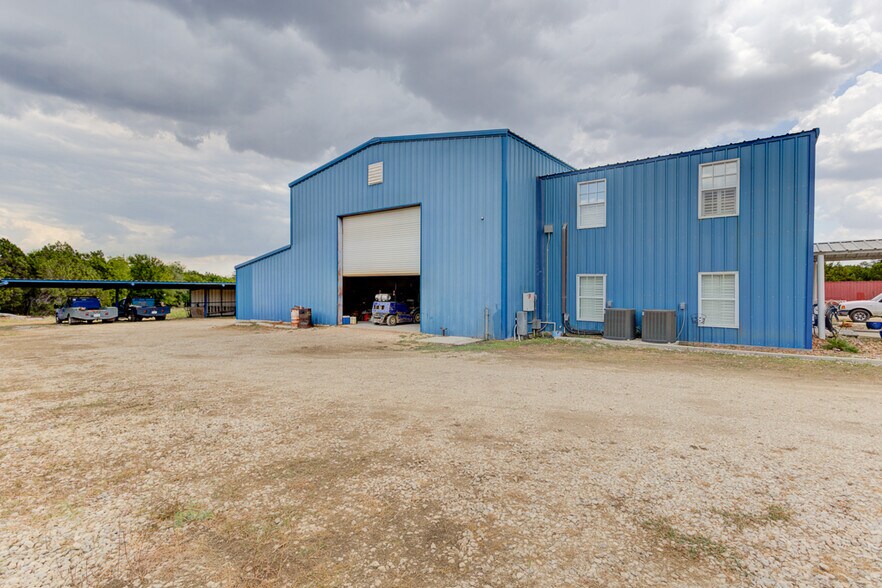 More Photos Of 9425 Schoenthal Rd, New Braunfels Warehouse For Sale