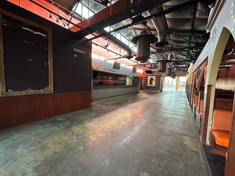 More Photos Of 217 E Hickory St, Denton Restaurant For Lease