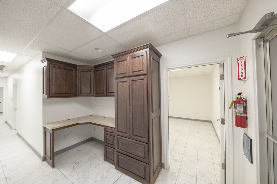 More Photos Of 702 Andrews Hwy, Midland Medical For Sale