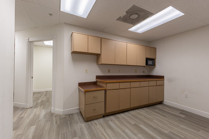 More Photos Of 3049 Cleveland Ave, Fort Myers Medical For Sale