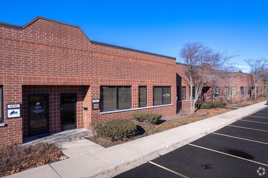 More Photos Of 1530-1558 Barclay Blvd, Buffalo Grove Unknown For Lease