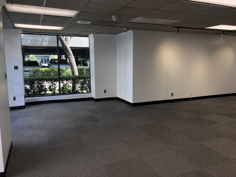 More Photos Of 1700 K St, Bakersfield Storefront Retail Office For Lease
