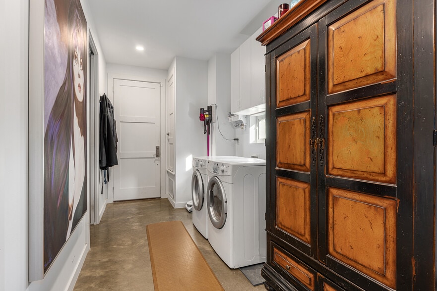 More Photos Of 4798 Iberia Ave, Dallas Office For Sale