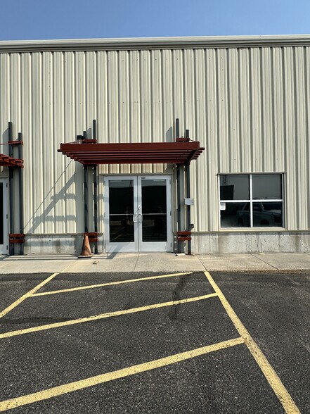 More Photos Of 1572 N 25th E, Ammon General Retail For Lease