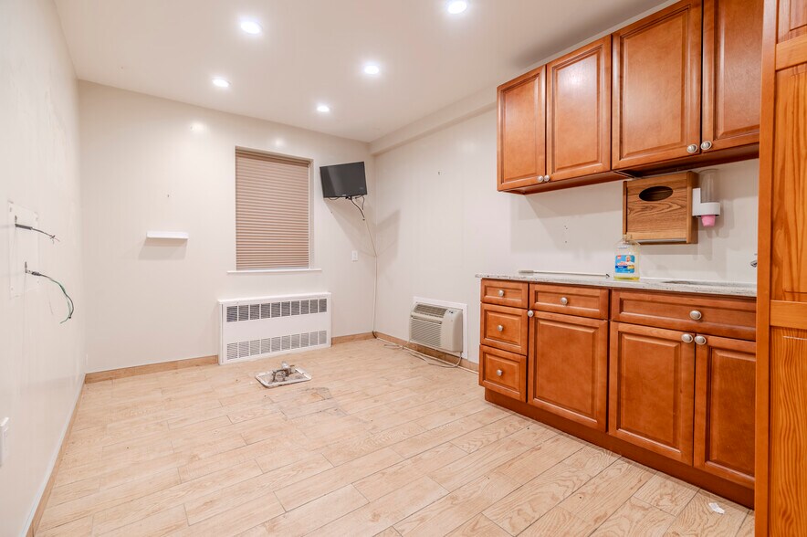 More Photos Of 3232 Francis Lewis Blvd, Flushing General Retail For Lease