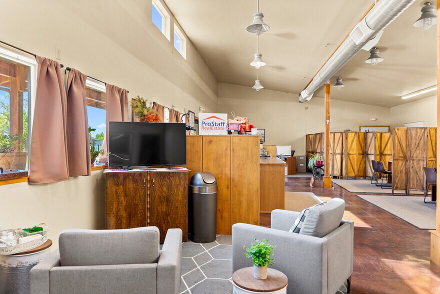 More Photos Of 911 19th Ave, Oroville Freestanding For Sale