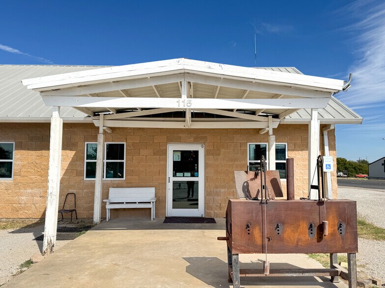 More Photos Of 115 E 8th St, Cisco Restaurant For Sale