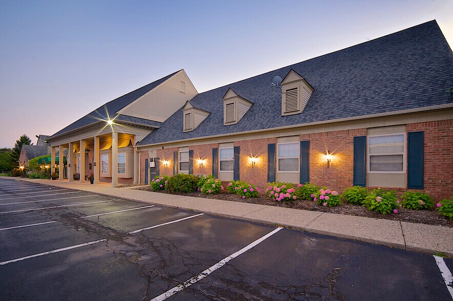 More Photos Of 5777 W Maple Rd, West Bloomfield Medical For Lease