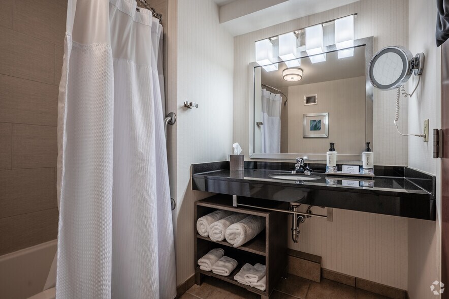 More Photos Of 164 Fort Couch Rd, Pittsburgh Hotel For Sale