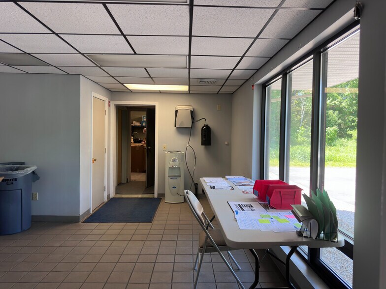 More Photos Of 166 Worcester Rd, Charlton Office For Lease