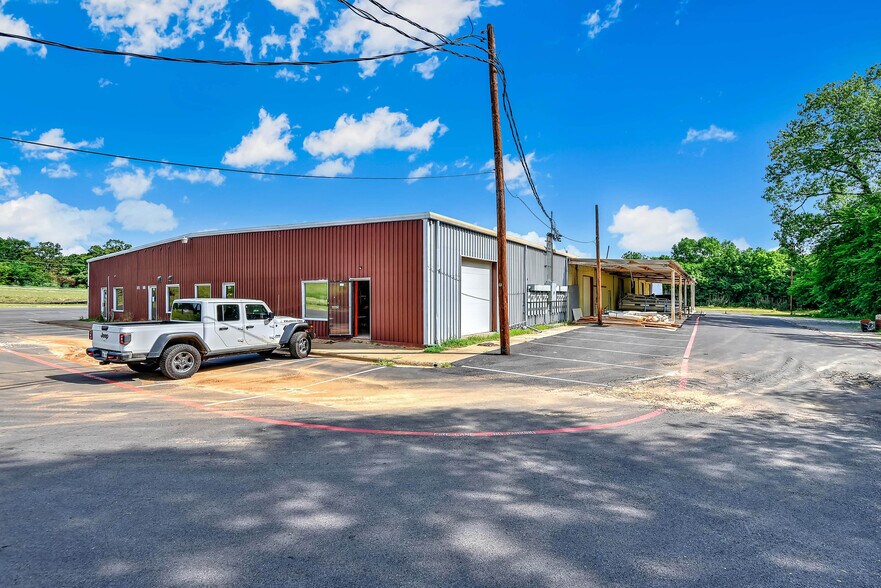 More Photos Of 4006 Texoma Pky, Denison General Retail For Sale