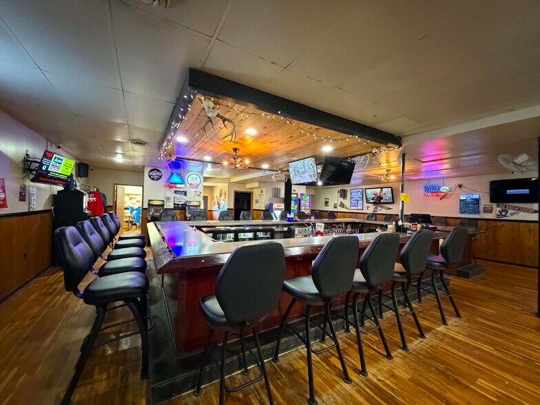 More Photos Of 48 S 5th St, Barron Sports And Entertainment For Sale