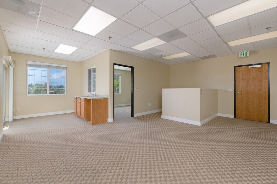 More Photos Of 2111 S El Camino Real, Oceanside Office For Sale