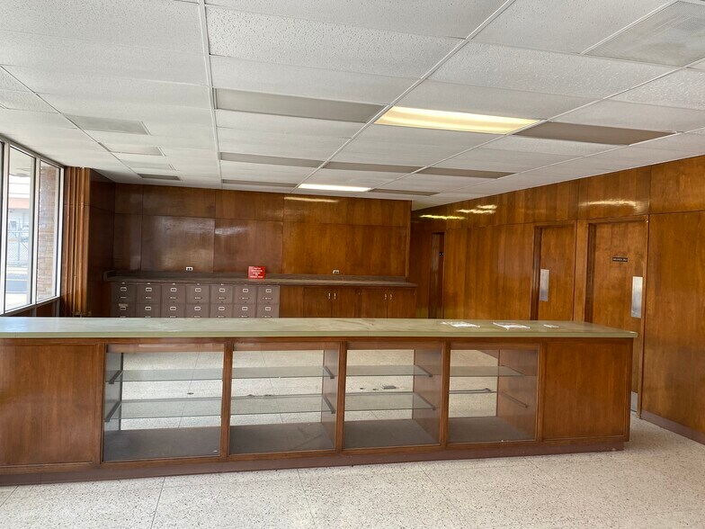 More Photos Of 1547 W Poplar St, San Antonio Warehouse For Sale