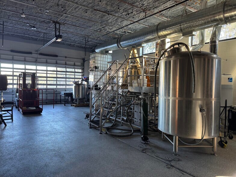 More Photos Of 235 NE Watula Ave, Ocala General Retail For Sale