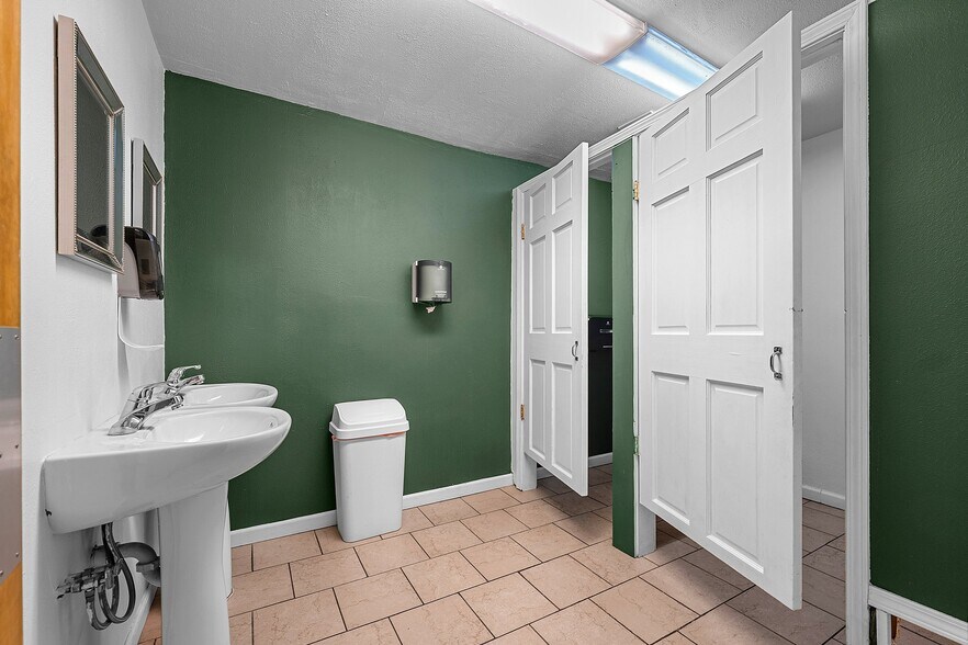 More Photos Of 326 Main St, Wausaukee Bowling Alley For Sale