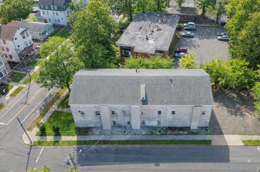 More Photos Of 500 Burritt St, New Britain Light Distribution For Sale