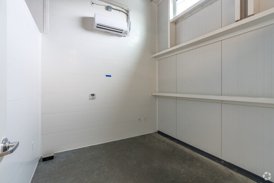 More Photos Of 7897 Randolph Rd NE, Moses Lake Manufacturing For Sale