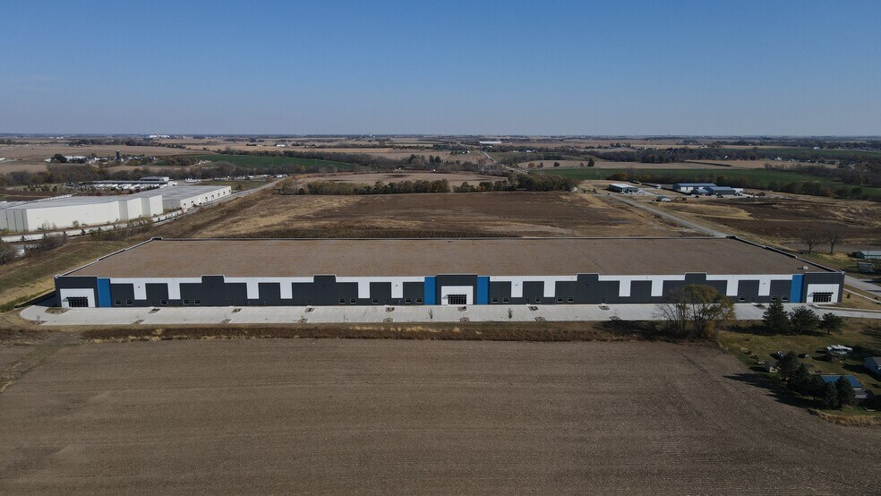 More Photos Of 555 9th St NE, Altoona Distribution For Lease