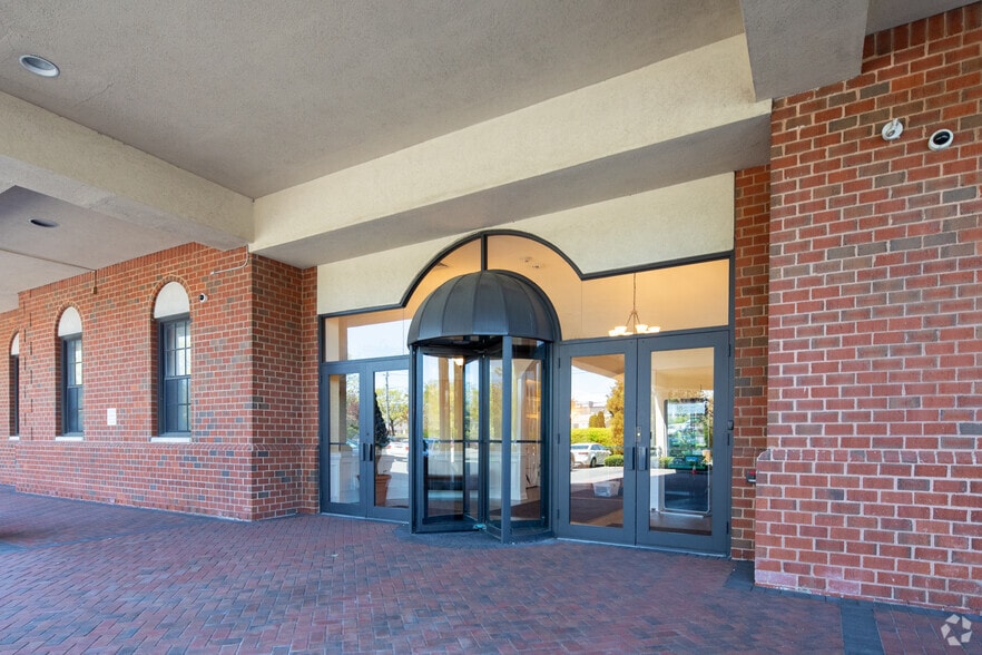 More Photos Of 377 Oak St, Garden City Office For Lease