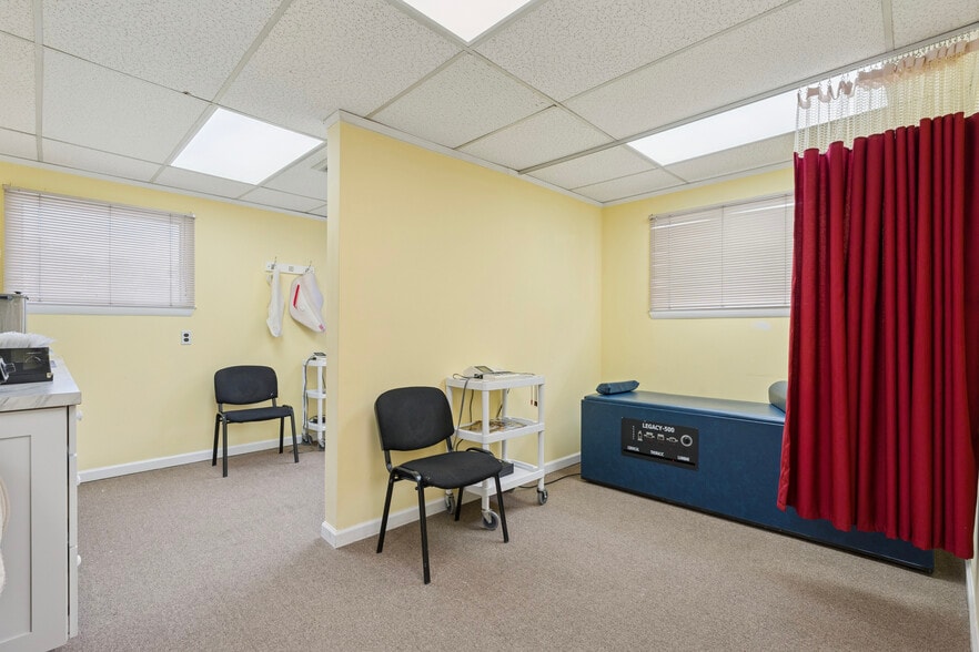 More Photos Of 81 Somerset Dr, Willingboro Medical For Sale