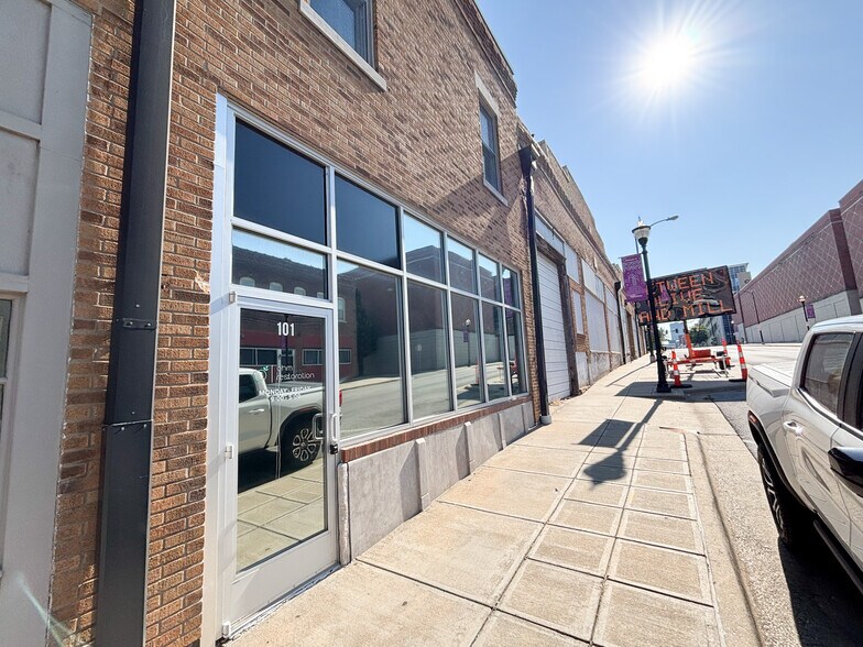 More Photos Of 509 W Olive St, Springfield General Retail For Sale