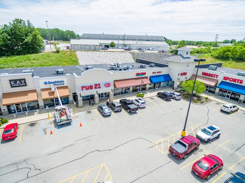 More Photos Of 3074-3132 John Williams Blvd, Bedford Freestanding For Lease