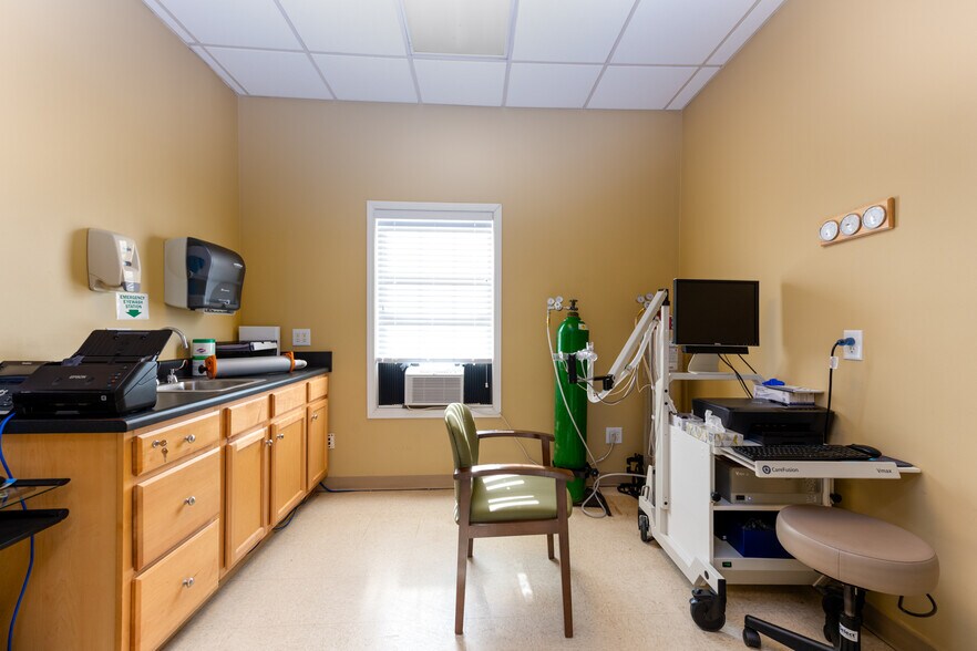 More Photos Of 111 Laurel Creek Rd Se, Calhoun Medical For Lease