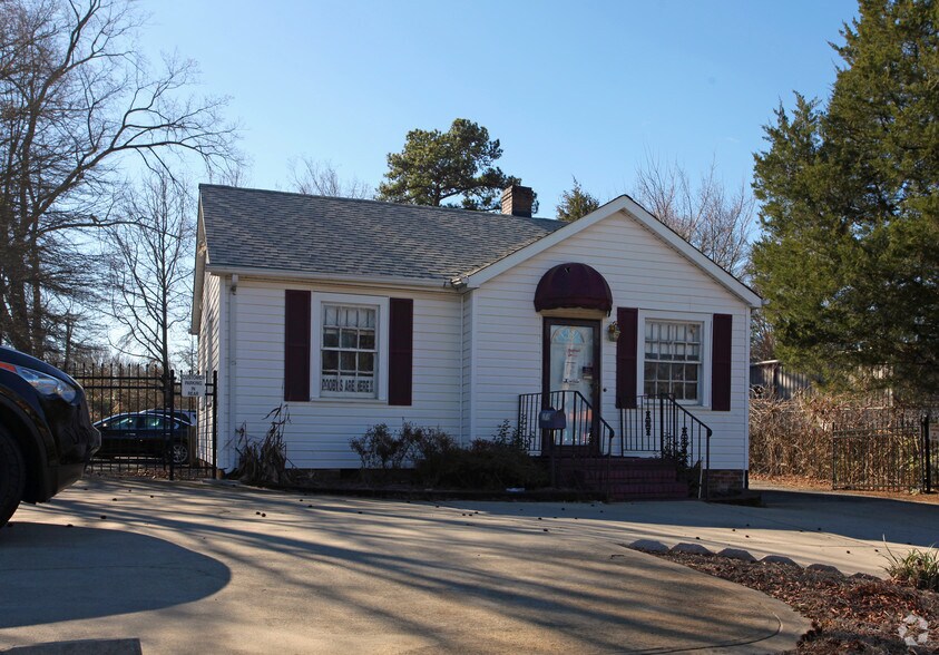 Primary Photo Of 2715 West Blvd, Charlotte Freestanding For Sale