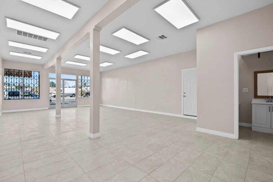 More Photos Of 13416 Van Nuys Blvd, Pacoima Storefront Retail Residential For Lease