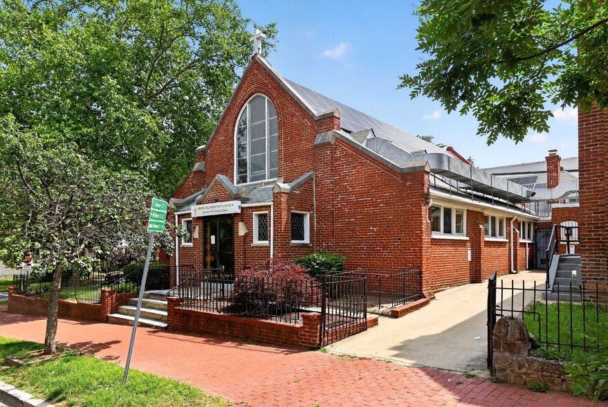 More Photos Of 653 11th St NE, Washington Religious Facility For Sale
