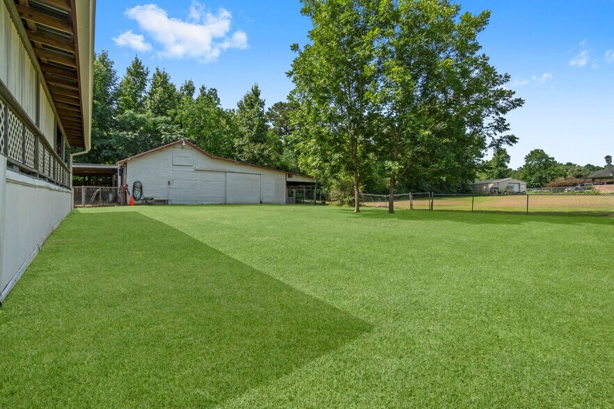 More Photos Of 3318 SH-146S, Livingston Mixed Retail For Sale