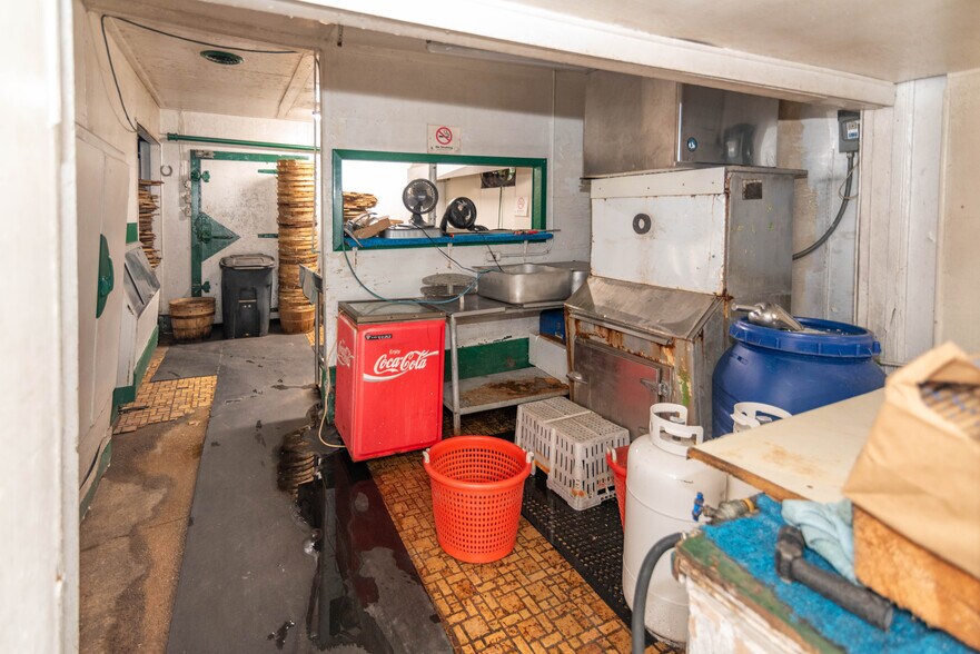 More Photos Of 106 Eastern Blvd, Essex General Retail For Sale