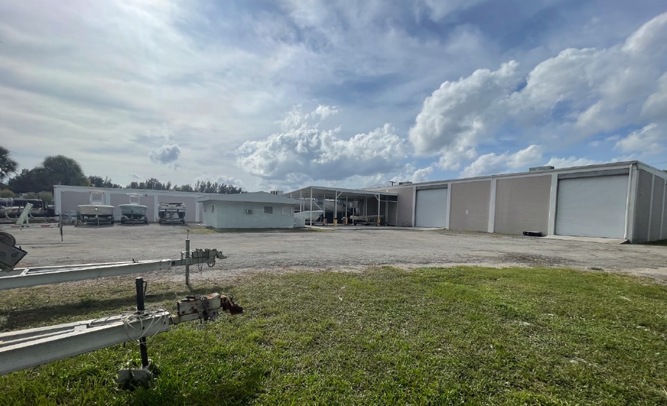 More Photos Of 3601 SE Dixie Hwy, Stuart Warehouse For Sale