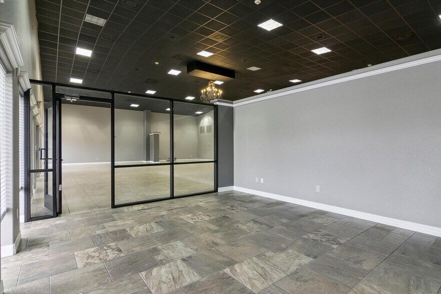 More Photos Of 7920 Eastex Fwy, Beaumont Light Distribution For Sale