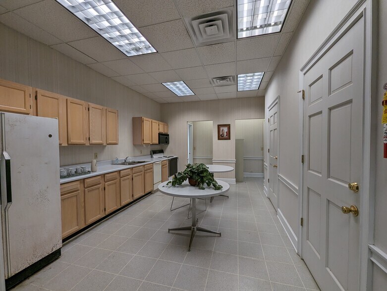 More Photos Of 800 3rd Ave, West Point Office For Sale