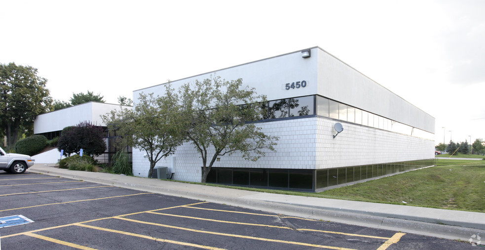 Primary Photo Of 5450 Wansford Way, Rockford Office For Lease