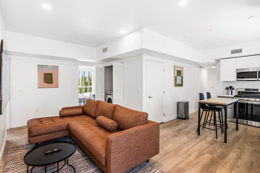 More Photos Of 626 N Wilton Pl, Los Angeles Apartments For Sale