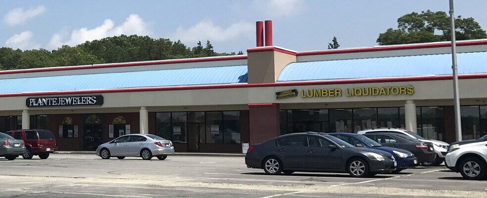 More Photos Of 207 Swansea Mall Dr, Swansea Unknown For Lease