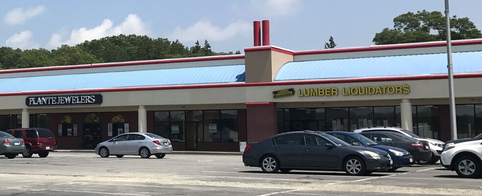 More Photos Of 207 Swansea Mall Dr, Swansea Unknown For Lease